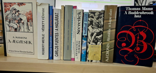 Robert Merle, William Wharton, Carlos Fuentes, Oriana Fallaci, Peter Handke, Pelham Grenville Wodehouse, Francesco Alberoni, Mika Waltari, A. J. Cronin, Thomas Mann, Kurt Vonnegut Jr. A. Manzoni - 12db klasszikus irodalom, K�NYVMENT� AJ�NLAT: A Buddenbrook h�z+ R�zt�bla a kapu alatt+ Az emberis�g ellens�gei+ M�sodik �denkert+ Szeretlek+ A n�nik�m nem talpig �rin�+ A kapus f�lelme a tizenegyesn�l+ Lev�l egy meg nem sz�letett g