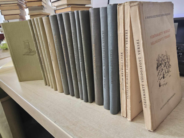 Arany János, Petőfi Sándor, Somlyó Zoltán, Móricz Zsigmond, Vajda János, Babits Mihály, Tóth Árpád, Berzsenyi Dániel, Balassi Bálint, Kölcsey Ferenc, Juhász Gyula, Csokon Tompa Mihály - 18 db-os KÖNYVMENTŐ AJÁNLAT, vers: Tompa Mihály válogatott versei, Arany és Petőfi levelezése, Somlyó Zoltán válogatott versei, Mese a zöld füvön, Vajda János válogatott versei, Megújul a világ, Babits Mihály válogatott versei,