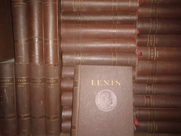 Lenin művei 1-38. I. kiadás (Szikra) Nem teljes, hiányzik a 9. és a 29. rész.