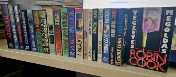 Robin Cook - 20db Cook, KÖNYVMENTŐ AJÁNLAT: Fertőzés, Beavatkozás, Gyilkos terápia, Méreg, Invázió, Halálos kockázat, Szöktetés, Vektor, Kromoszóma, Ragály, Sokk, Szélütés, Végzetes megoldás, Haláltusa, Kóma, Vakság, Életjel, Mutáció, S