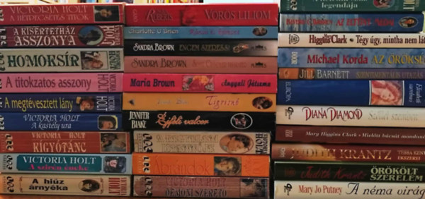 Jennifer Blake, Maria Brown, Sandra Brown, Nora Roberts, Mary Jo Putney, Judith Krantz, Mary Higgins Clark, Diana Diamond, Alexandra Ripley, Jill Barnett, Michael Korda Victoria Holt - Romantikus knyvcsomag (30 db ktet)
