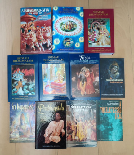  Isteni Kegyelme A.C. Bhaktivedanta Swami Prabhupda tantsai alapjn,  Isteni Kegyelme A.C. Bhaktivedanta  Swami Prabhupda, Bha  Isteni kegyelme A. C. Bhaktivedanta Swami Prabhupada - Krisna-tudat knyvcsomag (11 ktet) A Bhagavad-Gita - gy, ahogy van / Srmad Bhagavatam 1-3 nek ngy ktetben / KRSNA - Az Istensg legfelsbb szemlyisge / Prabhupda - Egy blcs ember lete s rksge / Sri Caitanya Tant