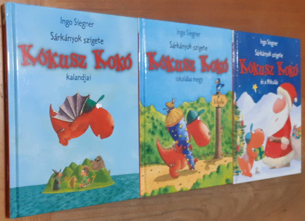 Ingo Siegner - K�kusz Kok� kalandjai - S�rk�nyok szigete + K�kusz Kok� iskol�ba megy - S�rk�nyok szigete + K�kusz Kok� �s a Mikul�s - S�rk�nyok szigete