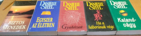 Danielle Steel - 5 db Danielle Steel: Biztos menedk + Egyszer az letben + Gyalzat + Ha a hbornak vge + Kalandvgy