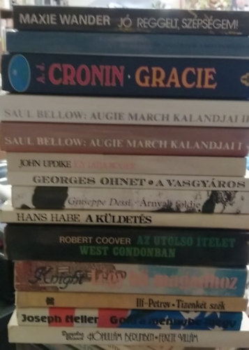 J. Heller, Ilf-Petrov, E. Knight, Robert Coover, Hans Habe, G. Dessi, Georges Ohnet, J. Updike, Saul Bellow, A. J. Cronin, Maxie Wander Dymphna Cusack - 13 db-os KÖNYVMENTŐ AJÁNLAT, klasszikus: Jó reggelt, szépségem!+ Gracie+ Augie March kalandjai I-II+ Így látja Roger+ A vasgyáros+ Árnyak földje+ A küldetés+ Az utolsó ítélet West Condonban+ Légy hű magadhoz+ Tizenkét szék+ G