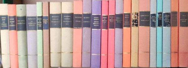 Turgenyev, Maupassant, mile Zola, Aragon, Robert Louis Stevenson, Ilja Ehrenburg, Mihail Bulgakov, Flaubert, Karel Capek, Fontane Jenny Treibel, Fontane Effi Briest, Sinclair Lewis, Ka Franz Werfel - 20 db Vilgirodalom Remekei knyv: - A Npolyi testvrek - Els szerelem - nekek neke a vilgirodalom szerelmes verseibl - Az este hangjai modern olasz kisregnyek - Ers, mint a hall - A patknyfog - Az omnibusz utasai I,II
