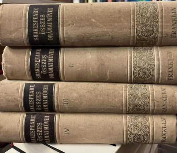 William Shakespeare - Shakespeare összes drámai művei I-IV.