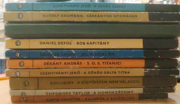Theodore Taylor, Szentiv�nyi Jen�, D�k�ny Andr�s, Daniel Dafoe, S�ndor Lajos, Rudolf Daumann, Gleb Golubjov, R. L. Stevenson Simone Martin-Chauffier - Seb�k Imre - 10 db Delfin reg�ny: A feh�r csapat; A g�r�g g�lya titka; A homokz�tony; A kincses sziget; A k�gy�isten nem v�laszol; Bob kapit�ny; Jel a szikl�n; Kalandok a kal�zhaj�n; S�rk�nyok nyom�ban; S. O. S. Titanic!