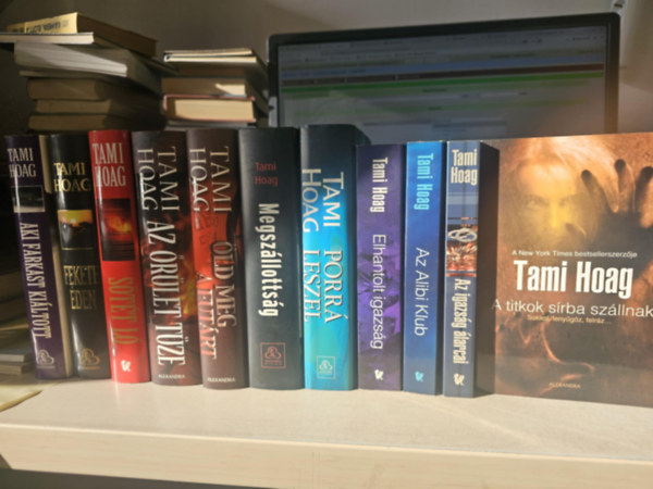 Tami Hoag - 11 db Tami Hoag ktet, KNYVMENT AJNLAT: Az igazsg larcai+ A titkok srba szllnak+ Stt l+ Az rlet tze+ ld meg a futrt+ Megszllottsg+ Porr leszel+ Elhantolt igazsg+ Az Alibi-klub+ Fekete den+ Aki farkast kiltot