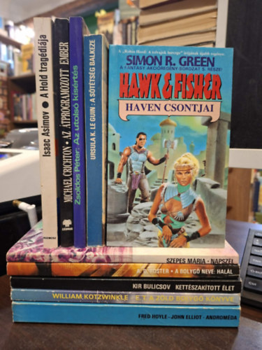 Isaac Asimov, Michael Crichton, Zsoldos Péter, Ursula K. Le Guin, Szepes Mária, Alan Dean Foster, Kil Bulicsov, William Kotzwinkle, F. Hoyle-J. Elliot Simon R. Green - 10 db sci-fi/fantasy regény, KÖNYVMENTŐ AJÁNLAT: Haven csontjai, A Hold tragédiája, Az átprogramozott ember, Az utolsó kísértés, A sötétség balkeze, Napszél, A bolygó neve: halál, Kettészakított élet, E.T. A zöld bolygó könyve,