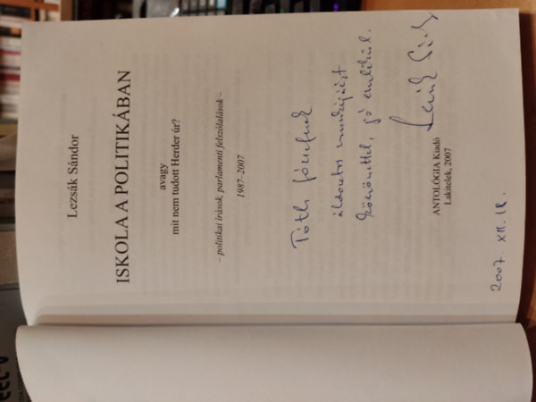 Lezs�k S�ndor - Iskola a politik�ban (dedik�lt)