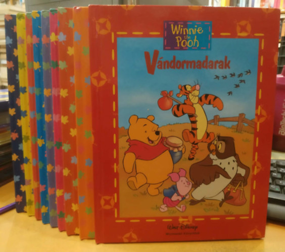 Disney Enterprises - 9 db Micimackó Könyvklub: A nagy medve éjszakája; A méz mindenkiért, mindenki a mézért; A virágoskert; Boldog karácsonyt!; Kincsvadászat; Mindörökké barátok; Otthon, édes otthon; Számtantúra; Vándormadarak