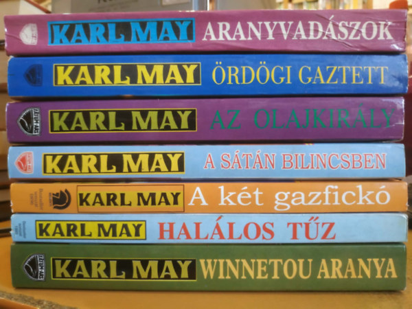May Karl - 7 db Karl May - Winnetou: Aranyvad�szok; �rd�gi gaztett; Az olajkir�ly; A s�t�n bilincsben; A k�t gazfick�; Hal�los t�z; Winnetou aranya