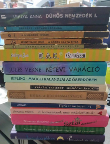 Tbb szerz, Miklya Anna, Kalapos va, Jules Verne, Kipling, Mra Ferenc, Thomas Brezina, Sohonyai Edit, Jacqueline Wilson - 16 db ifjsgi m: Tndrek s titkok + Le a csajokkal! avagy kinek kell a szerelem? + rlet! Sztr lettem! +