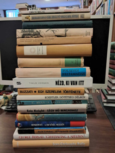 Cornelius Ryan, Arthur Koestler, Eric Knight, Jack London, Sienkiewicz Henryk, Jean-Christophe Rufin, Dino Buzzati, George Bernau, Daniel Defoe, Mario Vargas LLosa, Timur Vermes, Lev Tols Segal Erich - 18 db regny, KNYVMENT AJNLAT: Szerelmi trtnet, A leghosszabb nap, Sttsg dlben, Lgy h magadhoz, Aranysk Alaszkban, A dicssg mezejn, Sivatagon s vadonban, Iszfahn megmentse, Egy szerelem trtnete, Gyertyal