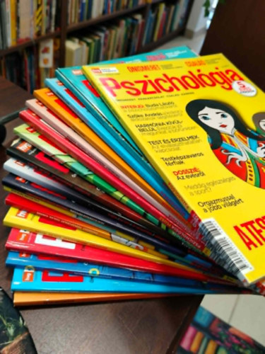 KÖNYVCSOMAG, 17 DB. HVG Extra Pszichológia magazin - Sorskönyvek és életutak - Társ- és partnerkeresés - Érzelmi manipuláció - Munka, karrier és megküzdési stratégiák