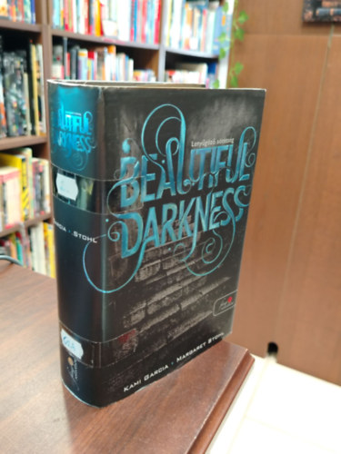 Kami Garcia Margaret Stohl - Beautiful darkness - Lenyűgöző sötétség