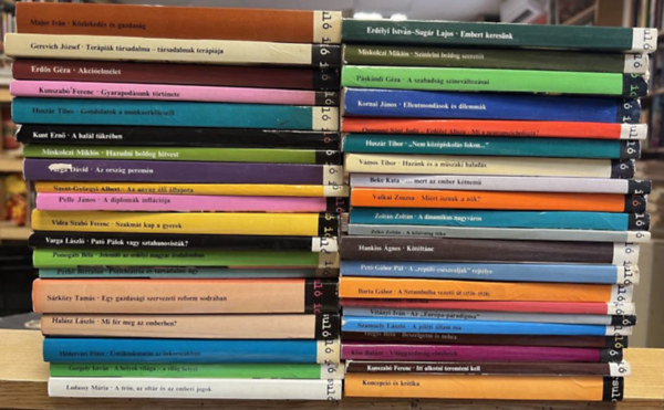 Major Iv�n, Gerevich J�zsef, Erd�s G�za, Kunszab� Ferenc, Kunt Ern�, MIskolczi Mikl�s, Varga D�vid, Szent-Gy�rgyi Albert, Pelle J�nos, Vidra Szab� Ferenc, Varga L�szl�, Pom Husz�r Tibor - 40 db Gyorsul� id� k�tet: K�zleked�s �s gazdas�g, Ter�pi�k t�rsadalma - t�rsadalmak ter�pi�ja, Akci�elm�let, Gyarapod�sunk t�rt�nete, Gondolatok a munkaerk�lcsr�l, A hal�l t�kr�ben, Hazudni boldog hitvest, Az orsz�g perem�n,