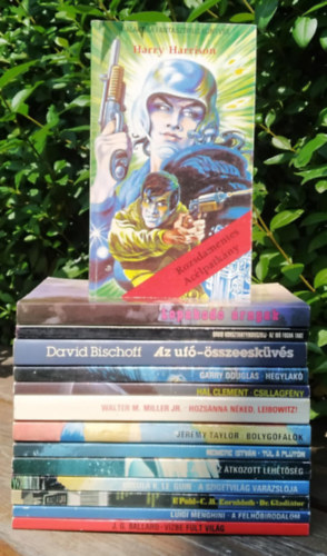 Jeremy Taylor, Garry Douglas, David Bischoff, Lovecraft-Bloch-King-Keller, J.G. Ballard, Luigi Menghini, Pohl, F.-Kornbluth, C.M., Ursula K. Le Guin, Hank Jeff, Walter M. Miller, Hal C Nemere Istvn - ---