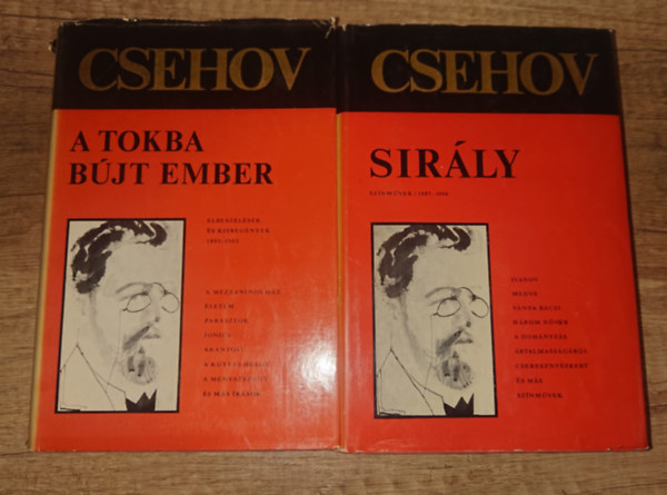 Csehov - 2 k�tet Csehovt�l: A tokba b�jt ember (Elbesz�l�sek, kisreg�nyek 1895-1903), Sir�ly (�s m��s dr�m�k)