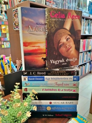 Sarah Dessen, Johanna Lindsey, Sophie Kinsella, stb Nicholas Sparks - K�NYVMENT� AJ�NLAT, 10 DB. ROMANTIKUS IRODALOM. Az �rangyal+ V�gyak �vadja+ Uralkodjon feletted a v�gy+ Egy felejthetetlen �v+ Fogadj r�m+ A boltk�ros �s a tes�ja+ A gy�ny�r s�t�t oldala+ Sugar Baby+ Sz�ved rejtek�n+ Sebz� v�gyak
