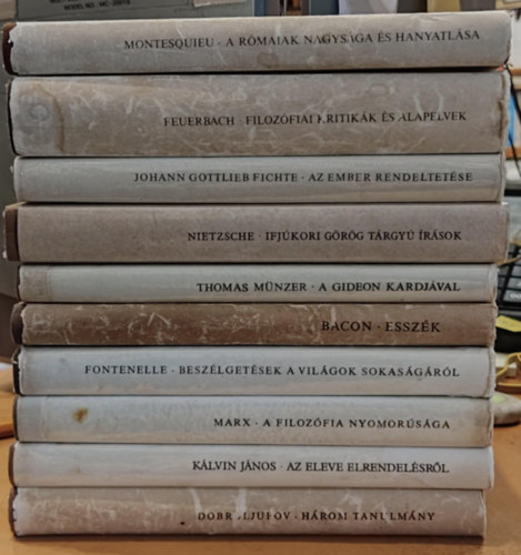 Thomas Mnzer, Friedrich Nietzsche, J. G. Fichte, Feuerbach, Dobroljubov, Klvin Jnos, Marx, Fontenelle, Bacon Montesquieu - 10 db Filozfia (Magyar Helikon): Filozfiai kritikk s alapelvek; Az ember rendeltetse; Ifjkori grg trgy rsok; A Gideon kardjval; A rmaiak nagysga s hanyatlsa; Esszk;Beszlgetsek a vilgok sokasgrl; A filoz