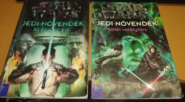 Jude Watson Dave Wolverton - Star Wars: Jedi-n�vend�k: Az �bred� Er� + S�t�t vet�lyt�rs (2 k�tet)