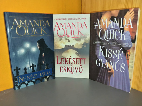 Amanda Quick - Lavinia Lake - Tobias March teljes trilógia: Kissé gyanús + Ne nézz hátra! + Lekésett esküvő