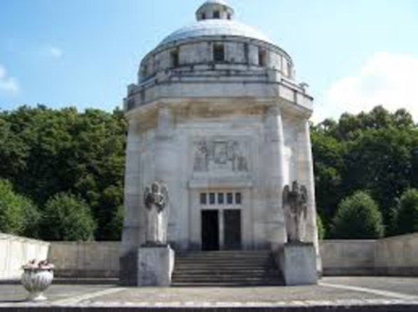 Krasznahorkav�ralja -  Az Andr�ssy-mauz�leum