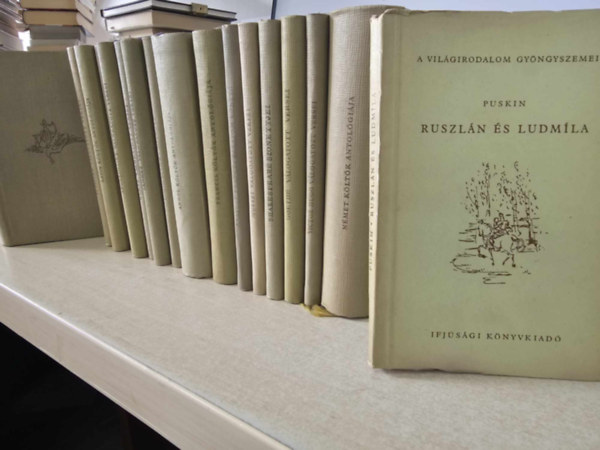 Jeszenyin, Guilaume Apollinaire, Robert Burns, Francis Jammes, Henry Wadsworth Longfellow, Anatole France, Alfred de Musset, Wiliam Shakespeare, Goethe, Victor Hugo, Alexander Szergejevics P Schiller - 17 db-os K�NYVMENT� AJ�NLAT, vers: �vszakok (versek az �r�k term�szetr�l), Schiller v�logatott versei, Latin k�lt�k antol�gi�ja, Jeszenyin v�logatott versei, Apollinaire v�logatott versei, Burns v�logatott versei,