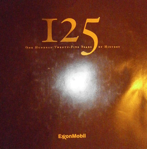 Robert H. Davis  (szerk.) - ExxonMobil One Hundered Twenty-Five Years of History