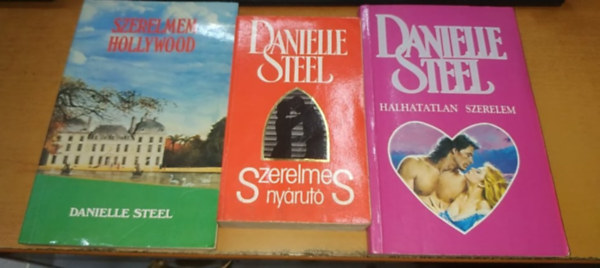 Danielle Steel - 7 db Danielle Steel: A szellem + Az igaz szerelem + Baleset + Egyszer az �letben + Halhatatlan szerelem + Szerelmem, Hollywood + Szerelmes ny�rut�