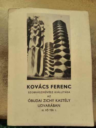 Kovcs Ferenc szobrszmvsz killtsa az budai Zichy Kastly udvarban