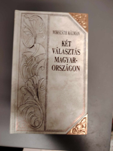 K�t v�laszt�s Magyarorsz�gon (dombbor nyomott, csatos d�sz kiad�s.)