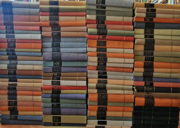 H. G. Wells, Ivan Bunyin, William Golding, Thomas Mann, Colette, Alekszej Tolsztoj, Joseph Conrad, Émile Zola, Charlotte Brontë, Federico De Roberto, Stefan Zweig, Vercors, Boleslaw Alexandre Dumas - 100 db A világirodalom remekei sorozatból.