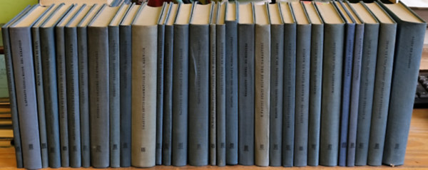 C. Suetonius Tranquillus, Flavii Sosipatri Charisii, Georgius Haloinus, Martinus Dorpius, M. Tullius Cicero, C. Sallustius Crispus, Paulus Rubigallus, L. Annaeus Seneca Maior, Turpi Cornelius Tacitus - Bibliotheca Teubneriana - 4. k�nyvcsomag (30 k�tet)