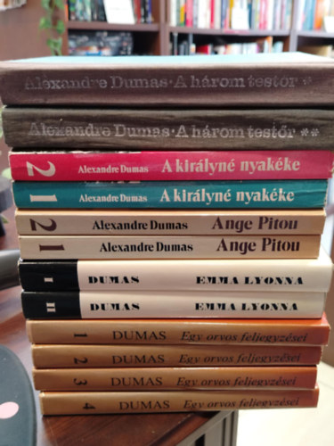 Alexandre Dumas - K�NYVMENT� AJ�NLAT, 5 DB. Alexandre Dumas reg�nyek  A h�rom test�r, A kir�lyn� nyak�ke 1-2 , Ange Pitou 1 - 2, Emma Lyonna I-II., Egy orvos feljegyz�sei I-IV