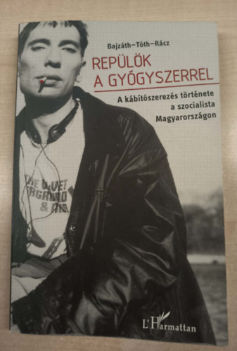 Bajz�th S�ndor, T�th Eszter Zs�fia R�cz J�zsef  (szerk.) - Rep�l�k a gy�gyszerrel - A k�b�t�szerez�s t�rt�nete a szocialista Magyarorsz�gon