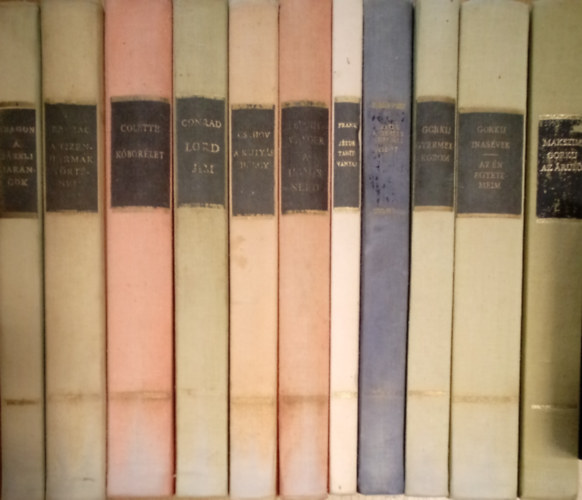 Honoré de Balzac, Colette, Joseph Conrad, Anton Csehov, Lion Feuchtwanger, Leonhard Frank, Graham Greene, Makszim Gorkij, Thomas Hardy, Ernest Hemingway, Aldous Huxley, Nikosz Kazantzak Louis Aragon - 35 db. kötet a Világirodalom remekei sorozatból