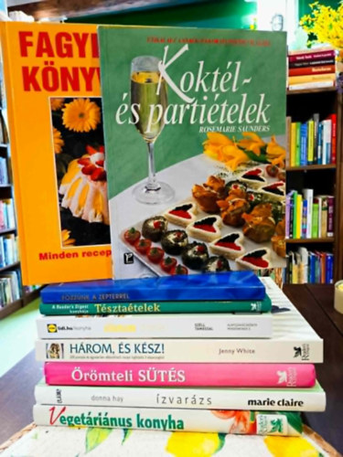 Reader's Digest Rosemarie Saunders (szerk.), Széll Tamás, Jenny White, Szerző Andreas Schabert Cornelia Klaeger, Donna Hay, Szilárd Gabriella (szerk) - Gasztronómia könyvcsomag 9 darabos KÖNYVMENTŐ AJÁNLAT: Koktél- és partiételek, Fagylaltok könyve, Tésztaételek, Életem ételei, Három, és kész - 200 pompás és egyszerűen elkészíthető recept legfeljebb 3 alapanyagból, Örömteli