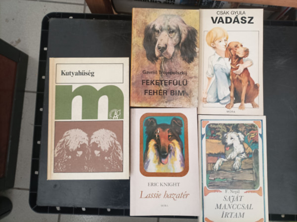 5db kuty�s reg�ny: Kutyah�s�g; Trojepolszkij: Feketef�l� feh�r Bim; Cs�k Gyula: Vad�sz; Eric Knight: Lassie hazat�r; Nepil: Saj�t manccsal �rtam