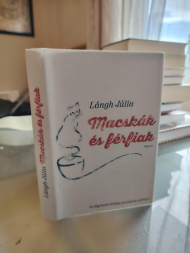 L�ngh J�lia - Macsk�k �s f�rfiak