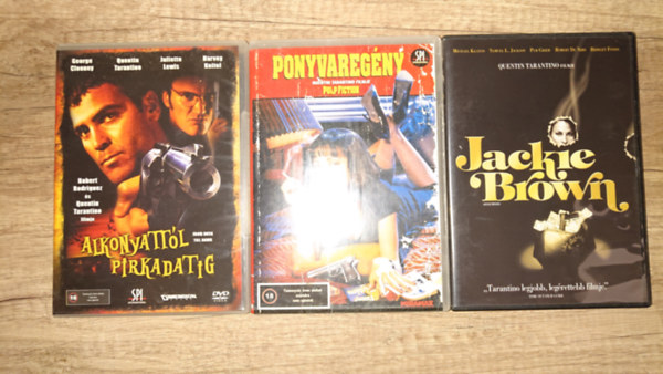Quentin Tarantino - 3 DVD Quentin Tarantino renddez�s�ben: Alkonyatt�l pirkadatig, Ponyvareg�ny, Jackie Brown