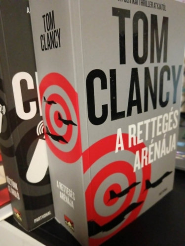 Tom Clancy - 2 db Tom Clancy k�tet: A retteg�s ar�n�ja+Kr�zis