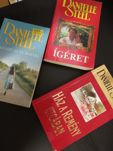 Danielle Steel - Ígéret +Hosszú az út hazáig+Ház a remény utcában 3db