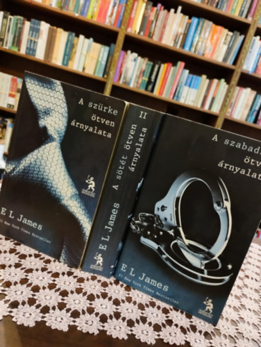 E L James - A sz�rke �tven �rnyalata, A s�t�t �tven �rnyalata, A szabads�g �tven �rnyalata