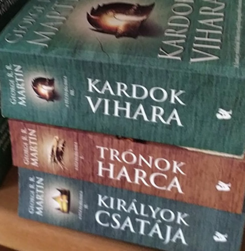 George R.R.Martin - Tz s jg dala I-III: Trnok harca - Kirlyok csatja - Kardok vihara