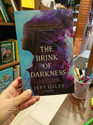 Jeff Giles - The Brink of Darkness (A mindenség peremén angol nyelven)