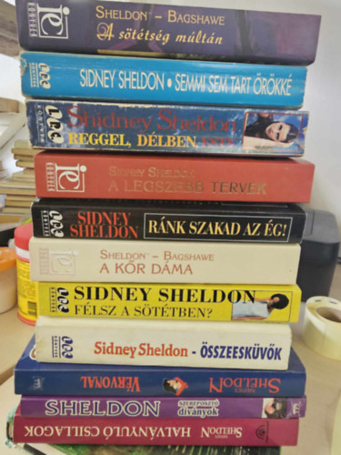 Sidney Sheldon - 11db Sidney Sheldon, KNYVMENT AJNLAT: Halvnyul csillagok, Szereposzt dvnyok, Vrvonal, sszeeskvk, Flsz a sttben?, A kr dma, Rnk szakad az g, A legszebb tervek, Reggel-dlben-este, Semmi sem tart rkk, A st