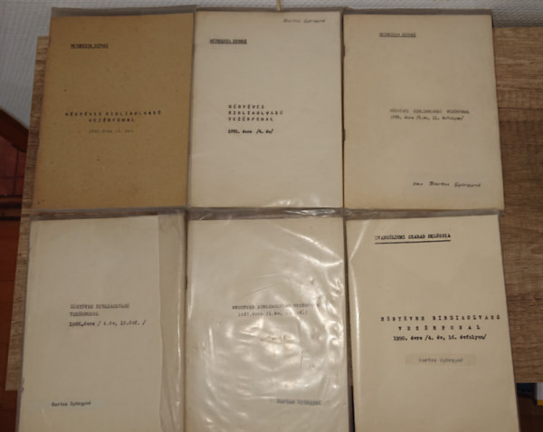 Metodista Egyh�z hat kiadv�nya a nyolcvanas �vekb�l: N�gy�ves Bibliaolvas� Vez�rfonal 1981, N�gy�ves Bibliaolvas� Vez�rfonal 1982, N�gy�ves Bibliaolvas� Vez�rfonal 1985, N�gy�ves Bibliaolvas� Vez�rfonal 1986, NBV 1987, NBV 1990